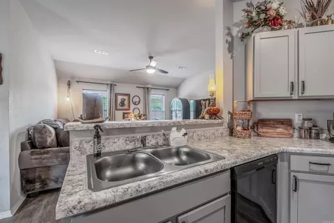 Kitchen - 21 Sun Drenched Trl, Conway, AR 72032 photo 2 of 3