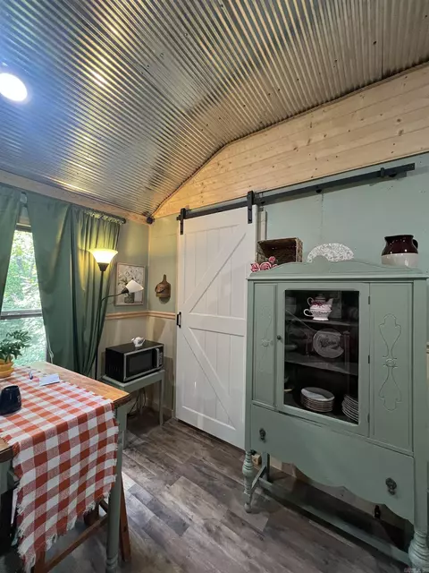 Dining - 1070 Brewer Rd, Edgemont, AR 72044 photo 1 of 1