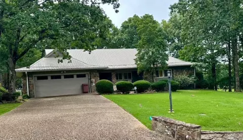 105 Crest Dr, Fairfield Bay, AR 72088