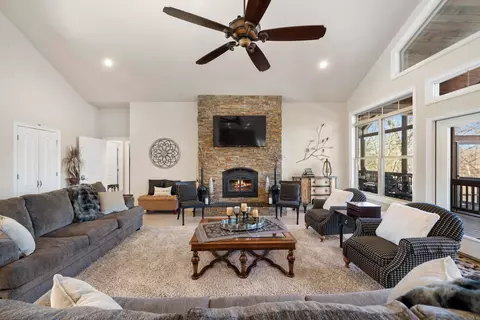 Living - 259 Riverview Rd, Searcy, AR 72143 photo 2 of 3