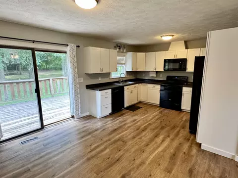 Kitchen - 44 Sara Cir, Ash Flat, AR 72513 photo 1 of 2