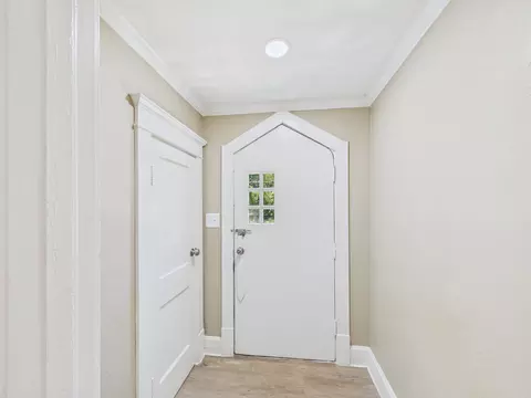 Entry Way - 423 W 3rd, Weiner, AR 72479 photo 3 of 5