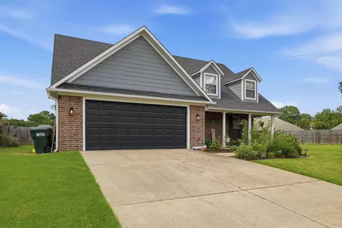 4610 Fugitt St, Conway, AR 72034