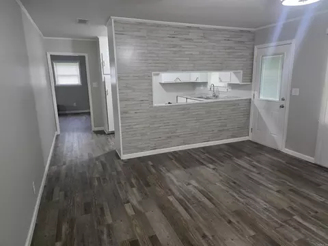 Living - 2204 Sheraton Park Dr, Pine Bluff, AR 71603 photo 4 of 4