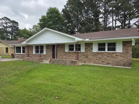 Exterior - 2204 Sheraton Park Dr, Pine Bluff, AR 71603 photo 2 of 2