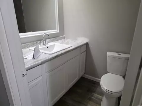 Bath - 2204 Sheraton Park Dr, Pine Bluff, AR 71603 photo 2 of 3