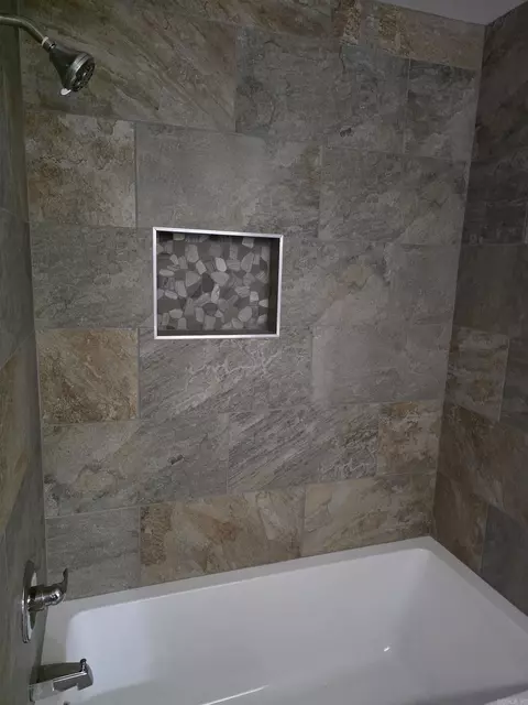 Bath - 2204 Sheraton Park Dr, Pine Bluff, AR 71603 photo 1 of 3