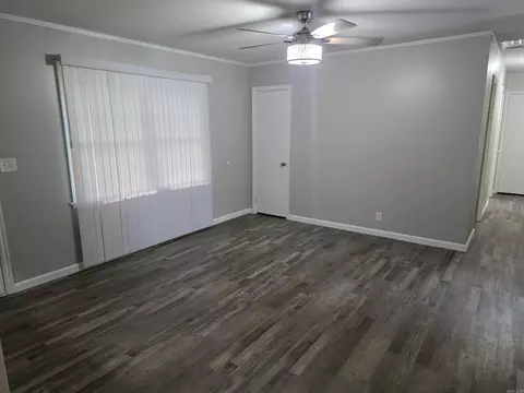 Living - 2204 Sheraton Park Dr, Pine Bluff, AR 71603 photo 3 of 4