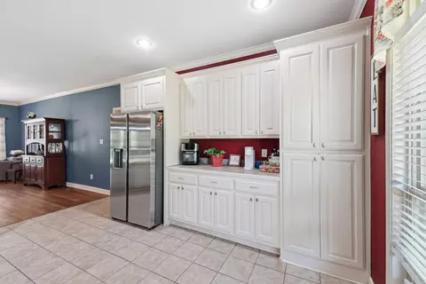 Kitchen - 8 Oak Cliff Cv, Damascus, AR 72039 photo 2 of 4