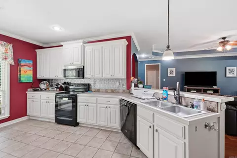 Kitchen - 8 Oak Cliff Cv, Damascus, AR 72039 photo 1 of 4