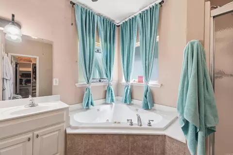 Bath - 8 Oak Cliff Cv, Damascus, AR 72039 photo 3 of 3