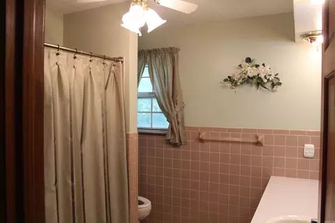 Bath - 1237 Mc 7023, Flippin, AR 72634 photo 1 of 3