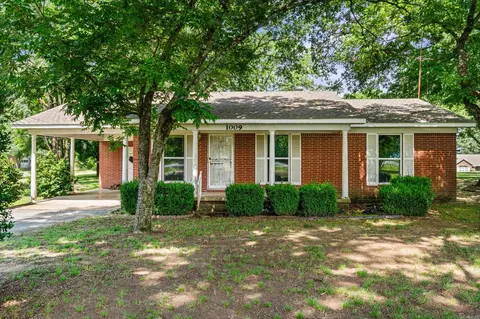 1009 Woodland Park Rd, Bryant, AR 72022