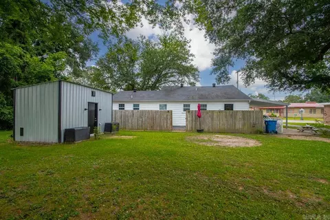 Exterior - 222 E Highland, Malvern, AR 72104 photo 7 of 9