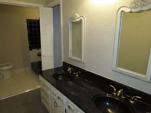 Bath - 12501 County Line Rd, Alexander, AR 72002 photo 2 of 4