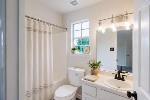 Bath - 1118 Allyson Ave, Bryant, AR 72022 photo 1 of 7