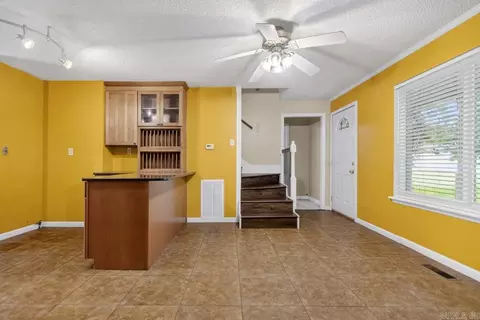 Living - 1220 Pine Forest Dr, Benton, AR 72019 photo 4 of 6