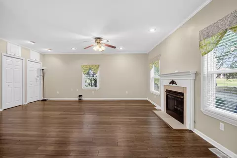 Living - 1220 Pine Forest Dr, Benton, AR 72019 photo 3 of 6