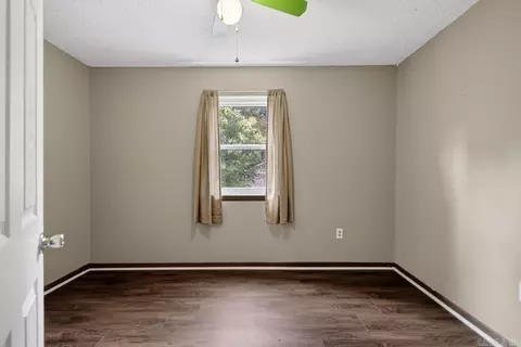 Bedroom - 1220 Pine Forest Dr, Benton, AR 72019 photo 5 of 7