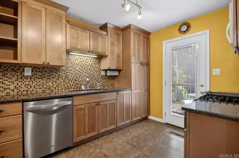 Kitchen - 1220 Pine Forest Dr, Benton, AR 72019 photo 2 of 3