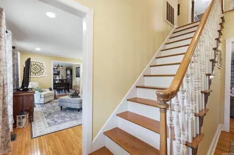 Entry Way - 305 Brandon Dr, Beebe, AR 72012 photo 2 of 3