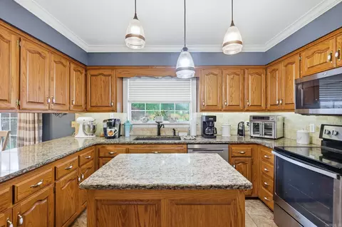 Kitchen - 305 Brandon Dr, Beebe, AR 72012 photo 3 of 3
