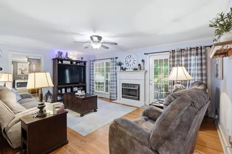 Living - 305 Brandon Dr, Beebe, AR 72012 photo 3 of 6