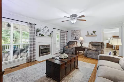 Living - 305 Brandon Dr, Beebe, AR 72012 photo 2 of 6