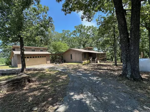 660 Potters Pt, Greers Ferry, AR 72067