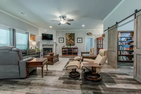 Living - 2091 Ferndale Cv, Alexander, AR 72002 photo 4 of 5