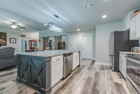 Kitchen - 2091 Ferndale Cv, Alexander, AR 72002 photo 4 of 5