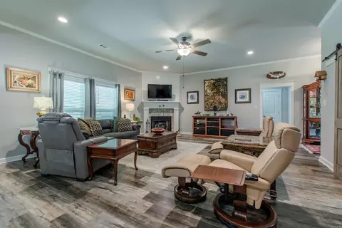 Living - 2091 Ferndale Cv, Alexander, AR 72002 photo 3 of 5