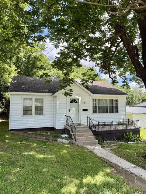 865 W Cherry St, Piggott, AR 72454