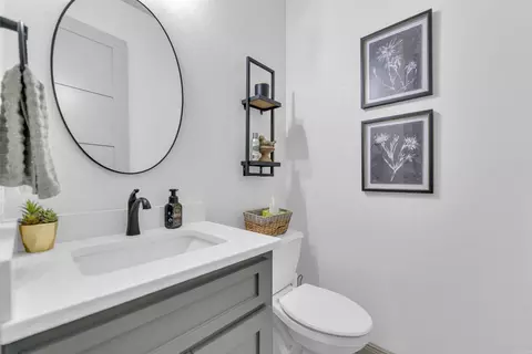 Bath - 100 Laurie Dr, Mena, AR 71953 photo 2 of 3