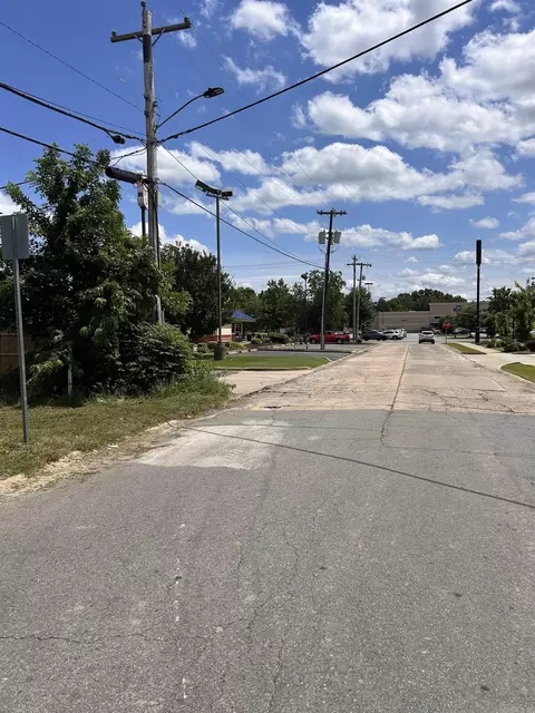 1020 Gum St, Conway, AR 72032 photo 3