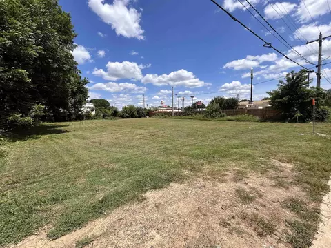 1102 Gum St, Conway, AR 72032