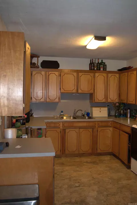 Kitchen - 1825 Dyer St, Malvern, AR 72104 photo 1 of 1
