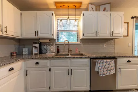 Kitchen - 444 Monroe St, Thayer, MO 65791 photo 4 of 5