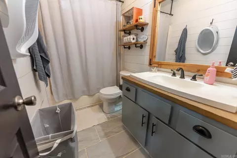 Bath - 444 Monroe St, Thayer, MO 65791 photo 1 of 2
