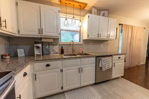 Kitchen - 444 Monroe St, Thayer, MO 65791 photo 3 of 5