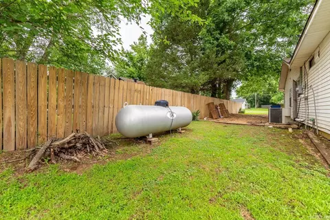 Exterior - 444 Monroe St, Thayer, MO 65791 photo 9 of 11