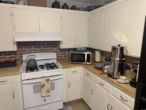 Kitchen - 5 Sunny Gap Rd, Conway, AR 72032 photo 3 of 3