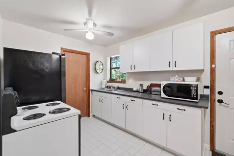 Kitchen - 296 Green Tree Rd, Clinton, AR 72031 photo 2 of 5