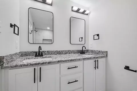 Bath - 622 Denton St, Benton, AR 72015 photo 1 of 3