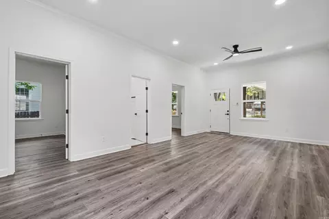 Living - 622 Denton St, Benton, AR 72015 photo 2 of 3