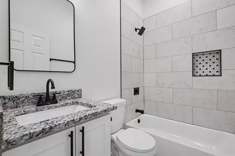 Bath - 622 Denton St, Benton, AR 72015 photo 3 of 3