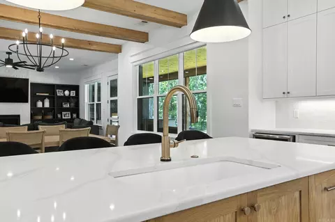 Kitchen - 2009 Sunstone Dr, Alexander, AR 72002 photo 6 of 7
