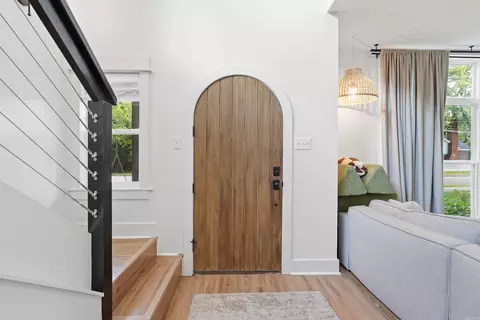 Entry Way - 2015 Scott St, Conway, AR 72034 photo 1 of 2