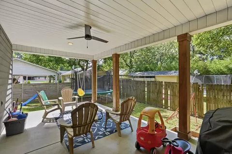 Exterior - 2015 Scott St, Conway, AR 72034 photo 5 of 6