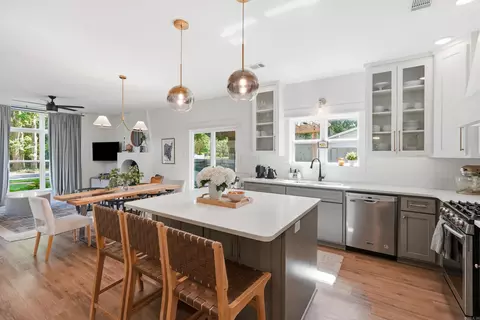 Kitchen - 2015 Scott St, Conway, AR 72034 photo 4 of 6